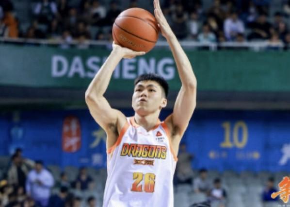CBA最佳星锐候选名单出炉：庞峥麟、杨曦皓领跑，12人竞争渐入白热化
