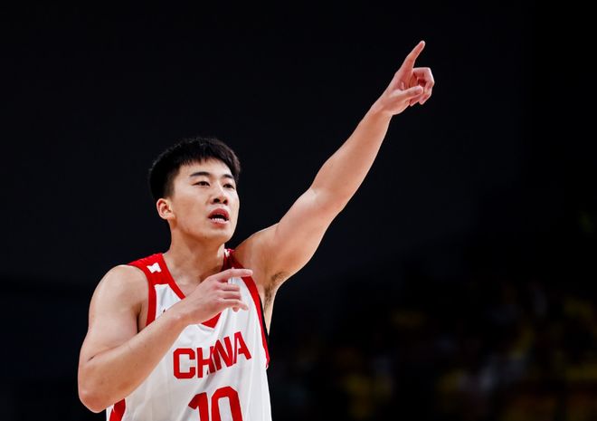 王俊杰末节接管比赛，中国男篮热身赛91-81力克澳大利亚男篮