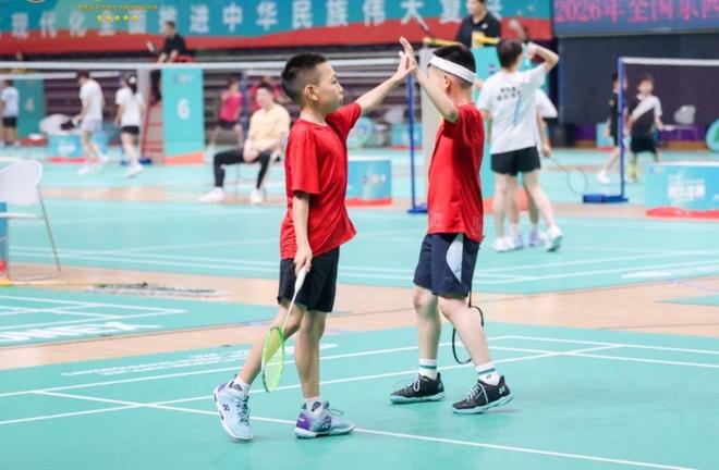 北京奥体中心迎来全国羽球青少年赛，近800名小将端午假期同场竞技